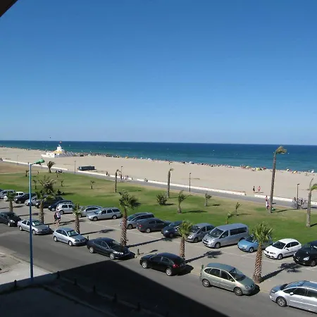 T2 Renove, 4 Couchages, Parking, Face Plage, Centre De Saint-cyprien - Fr-1-106-74