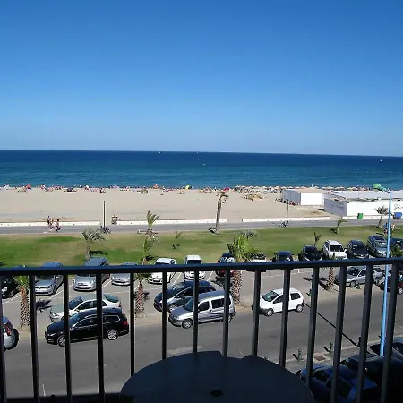 T2 Renove, 4 Couchages, Parking, Face Plage, Centre De Saint-cyprien - Fr-1-106-74 *