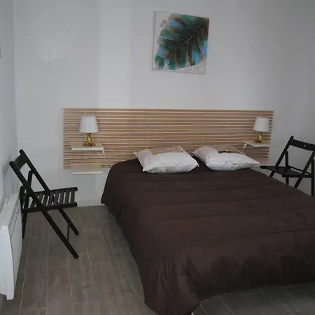 T2 Renove, 4 Couchages, Parking, Face Plage, Centre De Saint-cyprien - Fr-1-106-74