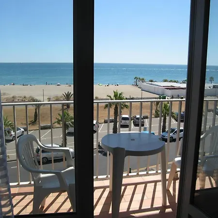 T2 Renove, 4 Couchages, Parking, Face Plage, Centre De Saint-cyprien - Fr-1-106-74 *
